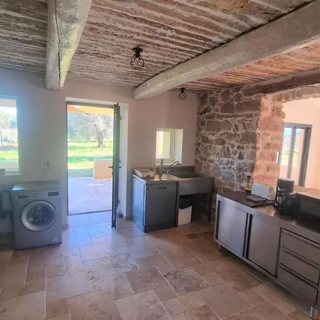 Holiday home Gitedeprovence Le Castelet